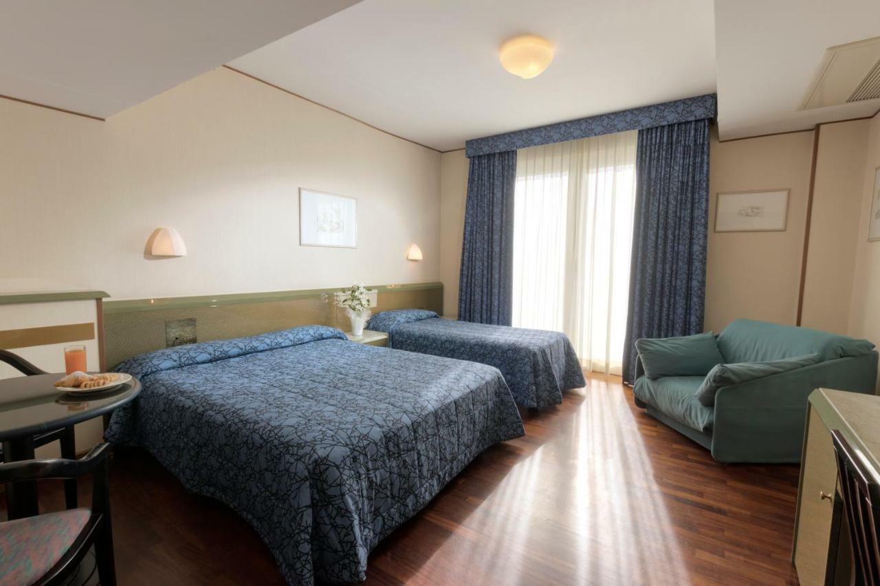 Hotel Royal Fermo Bagian luar foto