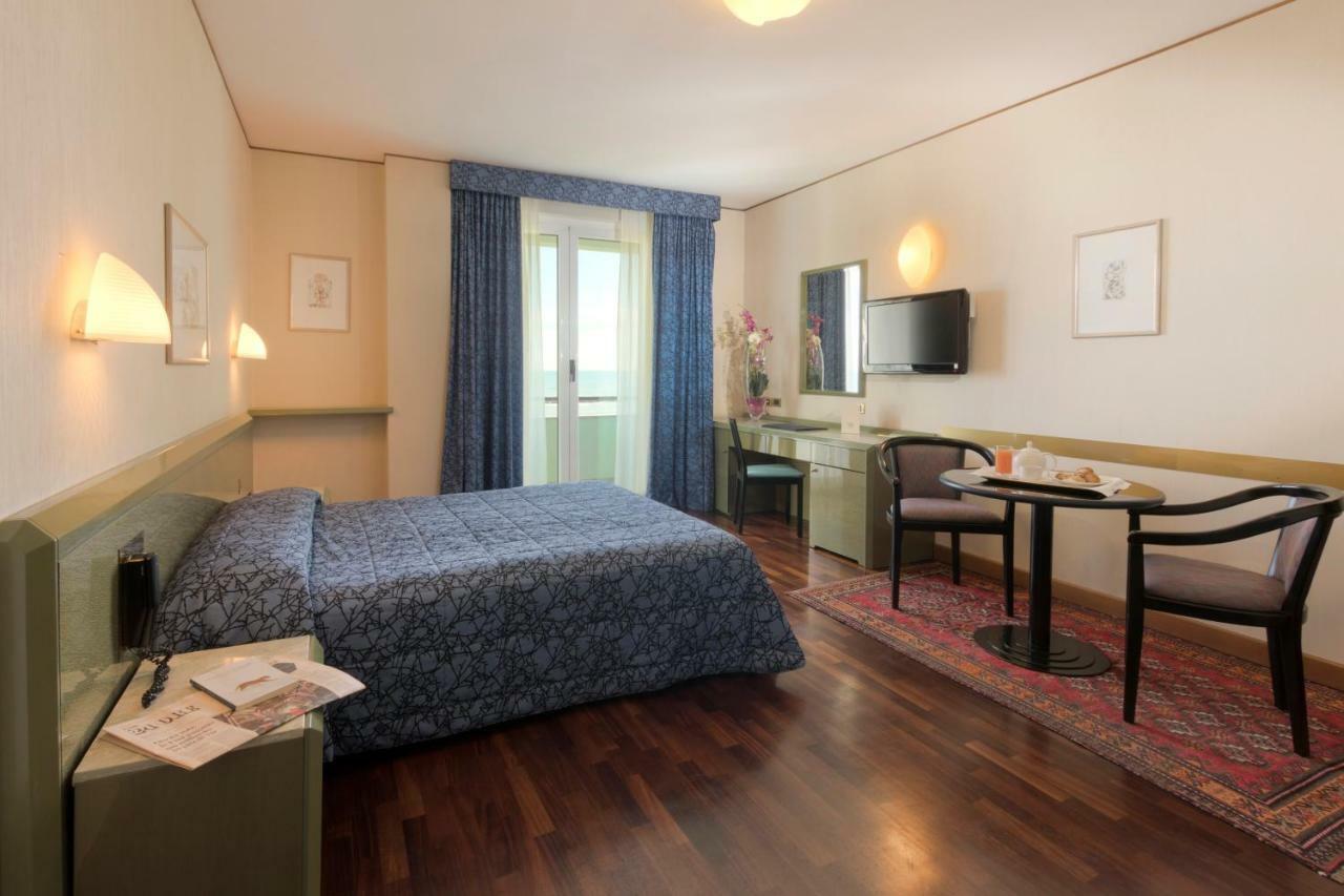 Hotel Royal Fermo Bagian luar foto