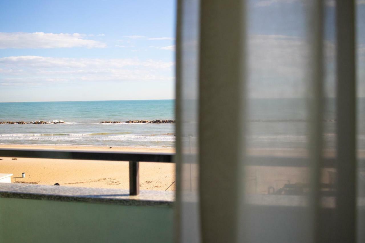 Hotel Royal Fermo Bagian luar foto
