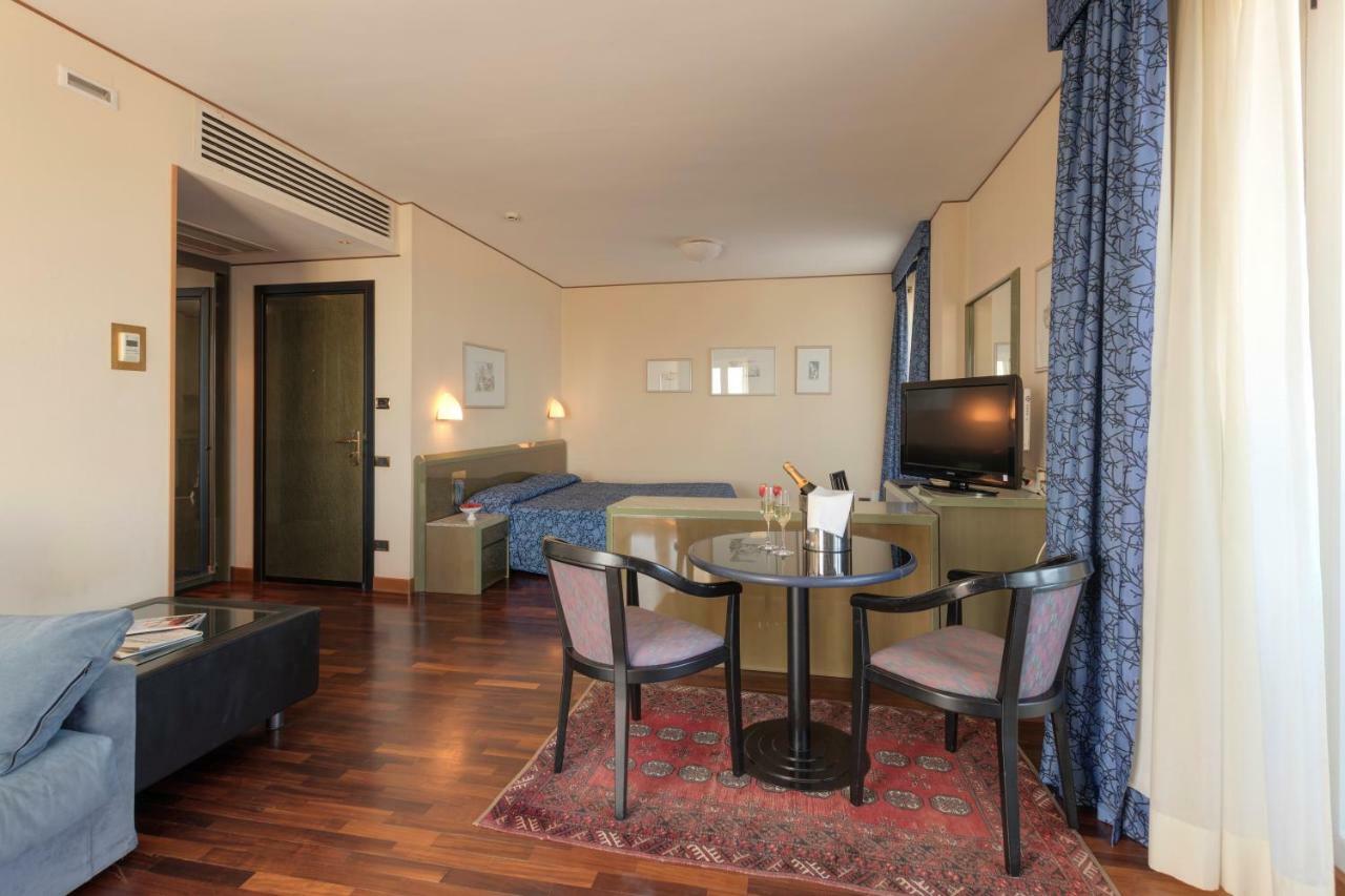 Hotel Royal Fermo Bagian luar foto