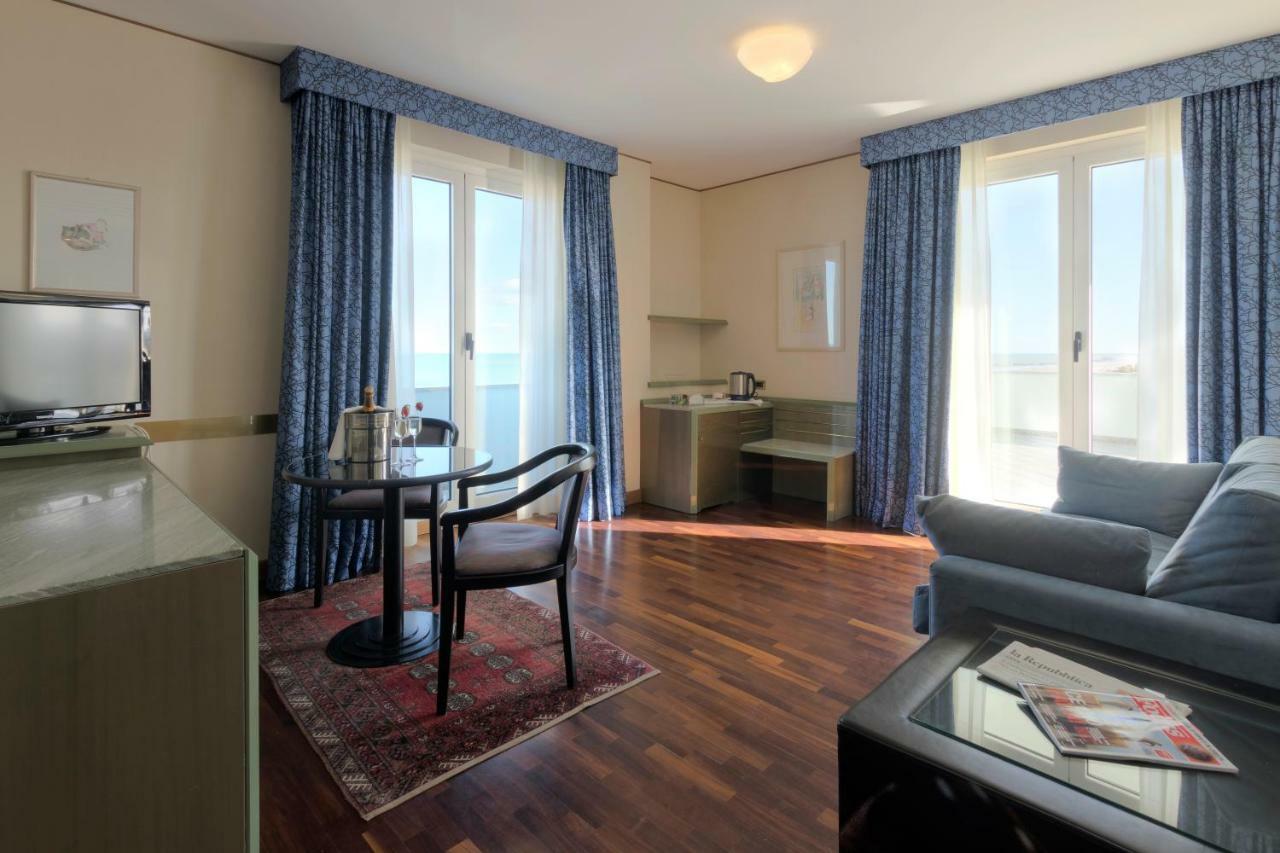 Hotel Royal Fermo Bagian luar foto