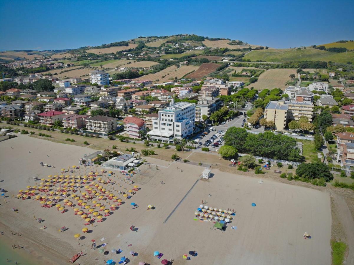 Hotel Royal Fermo Bagian luar foto