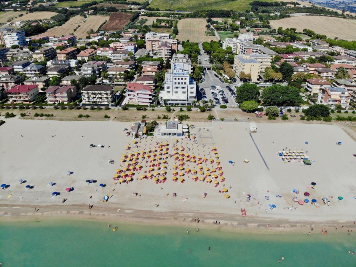 Hotel Royal Fermo Bagian luar foto