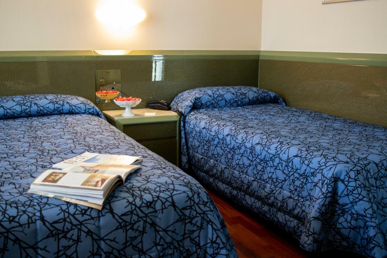 Hotel Royal Fermo Bagian luar foto