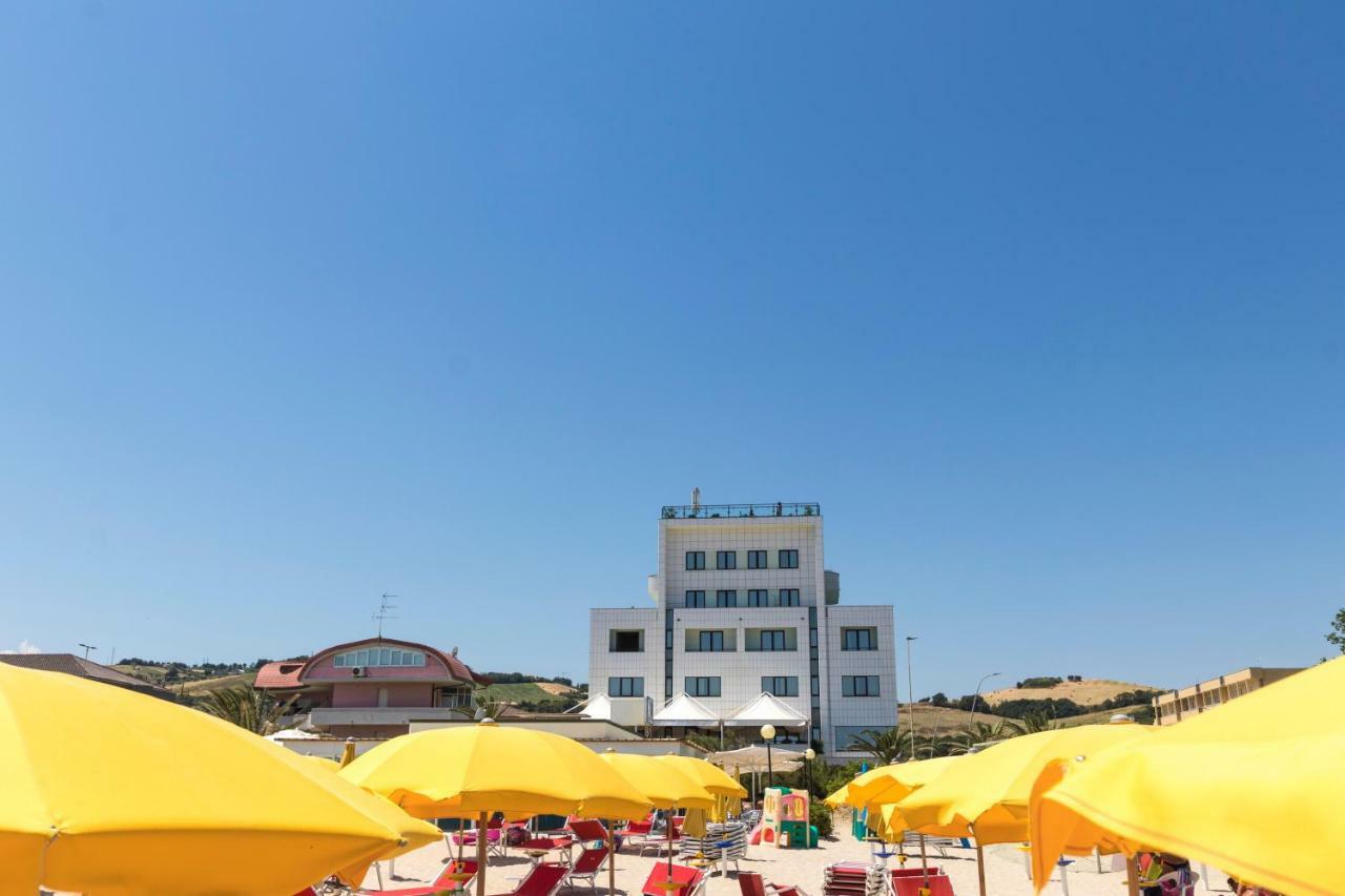 Hotel Royal Fermo Bagian luar foto