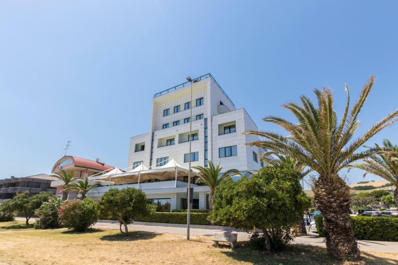 Hotel Royal Fermo Bagian luar foto
