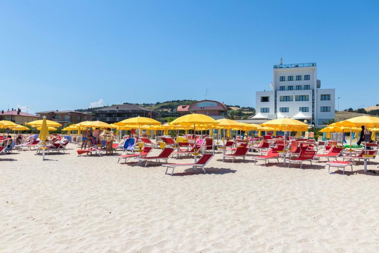Hotel Royal Fermo Bagian luar foto